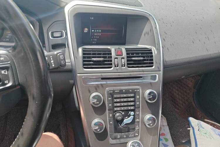 Used Volvo XC60 2015 T5 AWD Zhiyuan Edition Audio And AC Panel