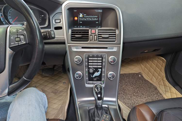 Used Volvo XC60 2015 T6 Zhiyi Edition Audio And AC Panel