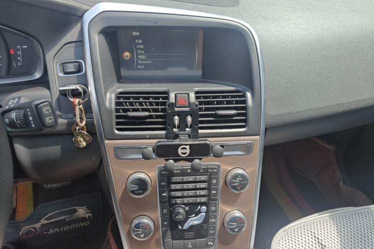 Used Volvo XC60 2015 T5 Smart Edition Audio And AC Panel