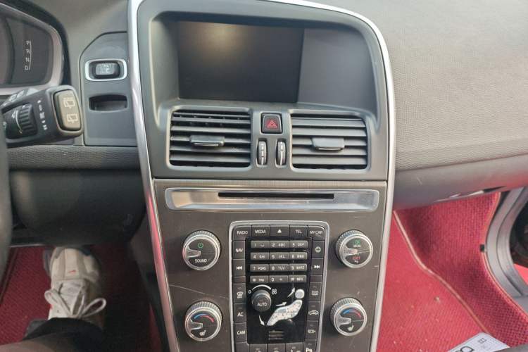 Used Volvo XC60 2015 T5 Zhiya Edition Audio And AC Panel