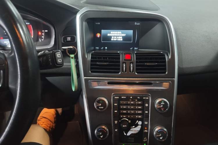 Used Volvo XC60 2015 T5 AWD Zhiyuan Edition Audio And AC Panel