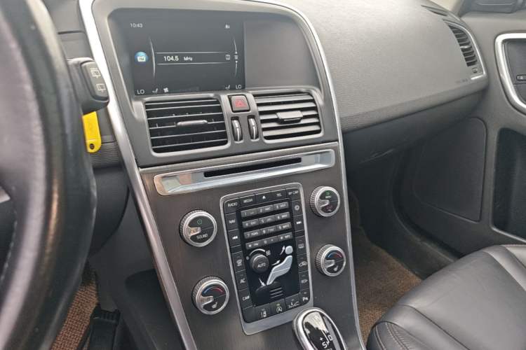 Used Volvo XC60 2015 T5 Zhiya Edition Audio And AC Panel