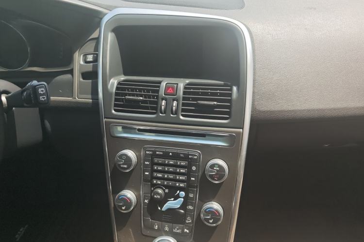Used Volvo XC60 2015 T5 AWD Zhiyuan Edition Audio And AC Panel