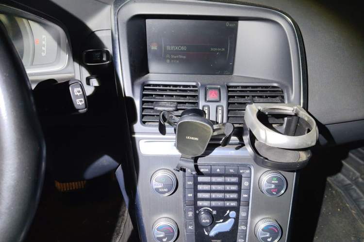 Used Volvo XC60 2015 T5 Smart Upgrade Model Audio And AC Panel