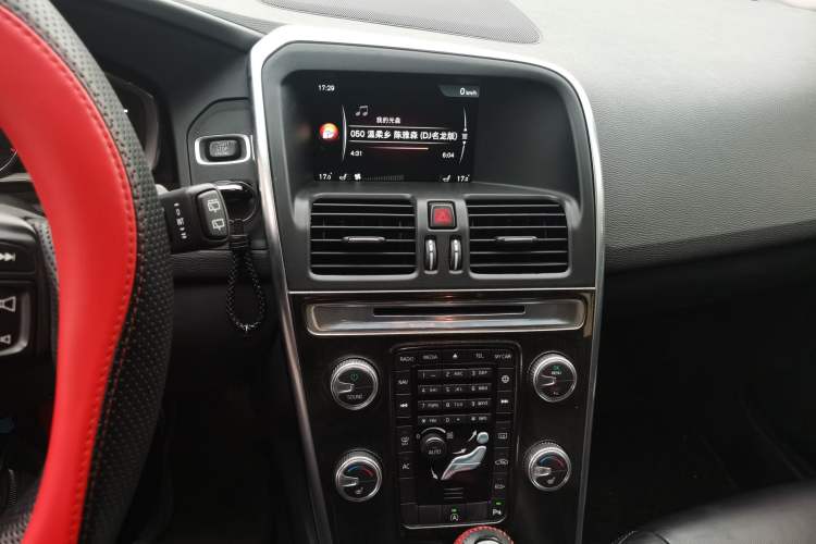 Used Volvo XC60 2015 T5 Smart Upgrade Model Audio And AC Panel