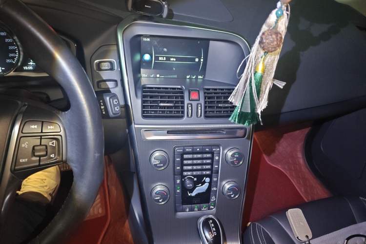 Used Volvo XC60 2015 T5 AWD Zhiyuan Edition Audio And AC Panel