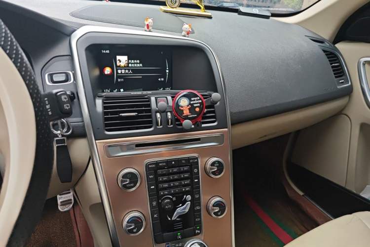 Used Volvo XC60 2015 T5 Smart Upgrade Model Audio And AC Panel