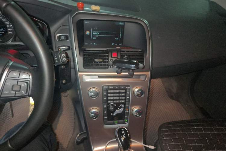 Used Volvo XC60 2015 T5 Smart Upgrade Model Audio And AC Panel