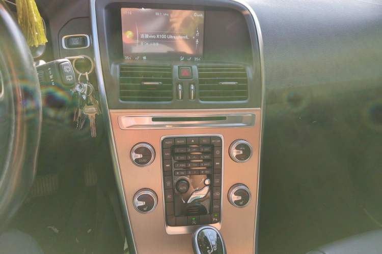 Used Volvo XC60 2015 T5 Smart Upgrade Model Audio And AC Panel