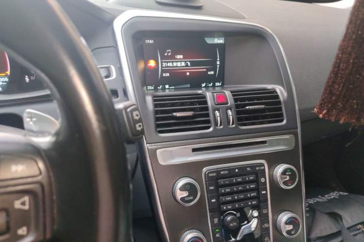 Used Volvo XC60 2015 T5 AWD Smart Drive Edition Audio And AC Panel
