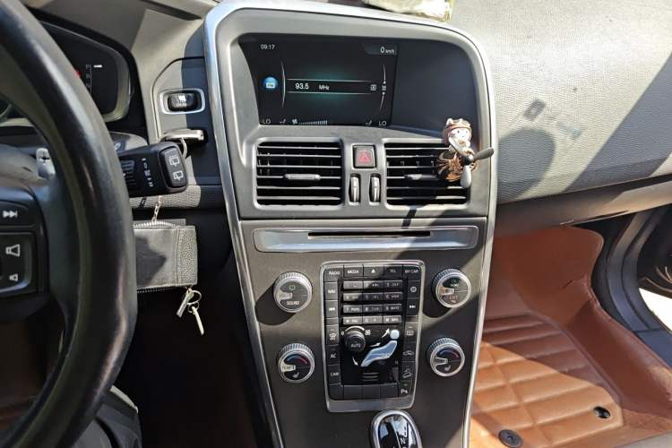 Used Volvo XC60 2015 T6 Zhiyi Edition Audio And AC Panel