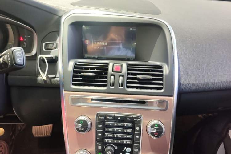 Used Volvo XC60 2015 T5 Smart Upgrade Model Audio And AC Panel
