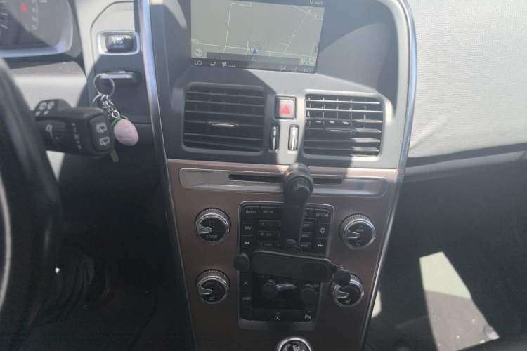 Used Volvo XC60 2015 T5 Smart Upgrade Model Audio And AC Panel