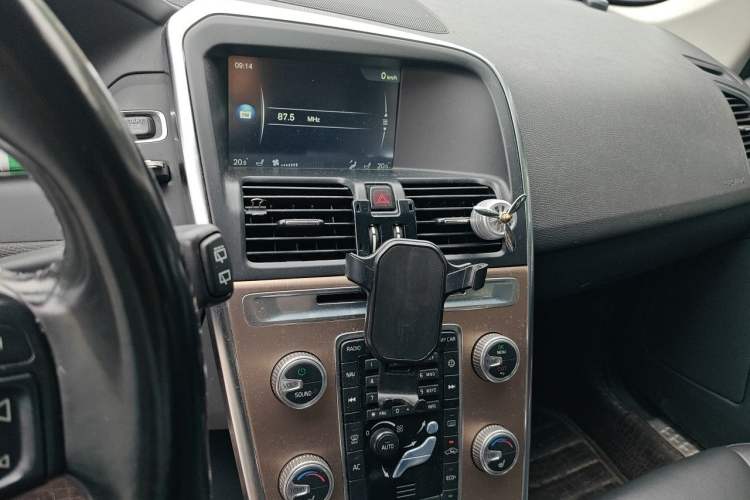 Used Volvo XC60 2015 T5 Smart Upgrade Model Audio And AC Panel