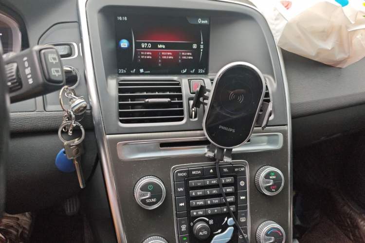 Used Volvo XC60 2015 T5 Smart Upgrade Model Audio And AC Panel