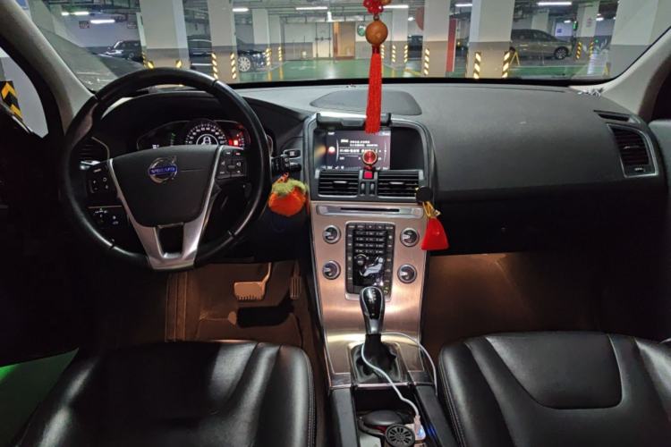Used Volvo XC60 2015 T5 Smart Upgrade Model Center Console