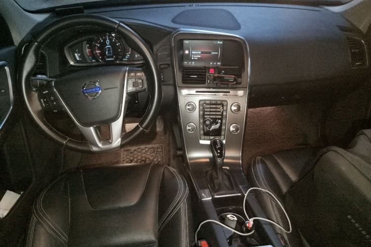 Used Volvo XC60 2015 T5 Smart Upgrade Model Center Console