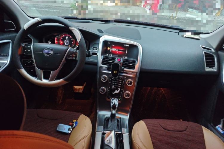 Used Volvo XC60 2015 T5 AWD Zhiyuan Edition Center Console