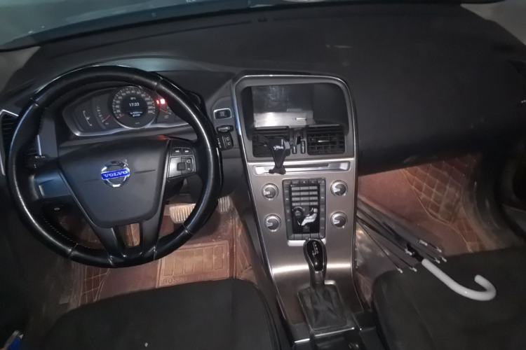 Used Volvo XC60 2015 T5 Smart Edition Center Console