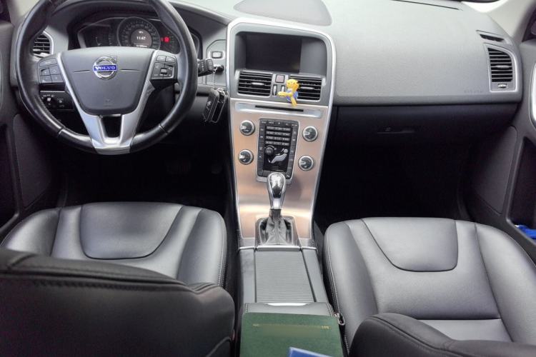 Used Volvo XC60 2015 T5 Smart Upgrade Model Center Console
