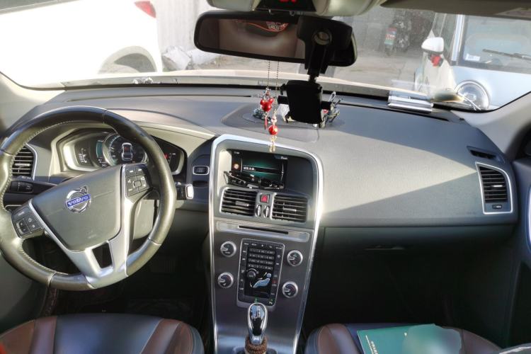 Used Volvo XC60 2015 T5 Smart Upgrade Model Center Console
