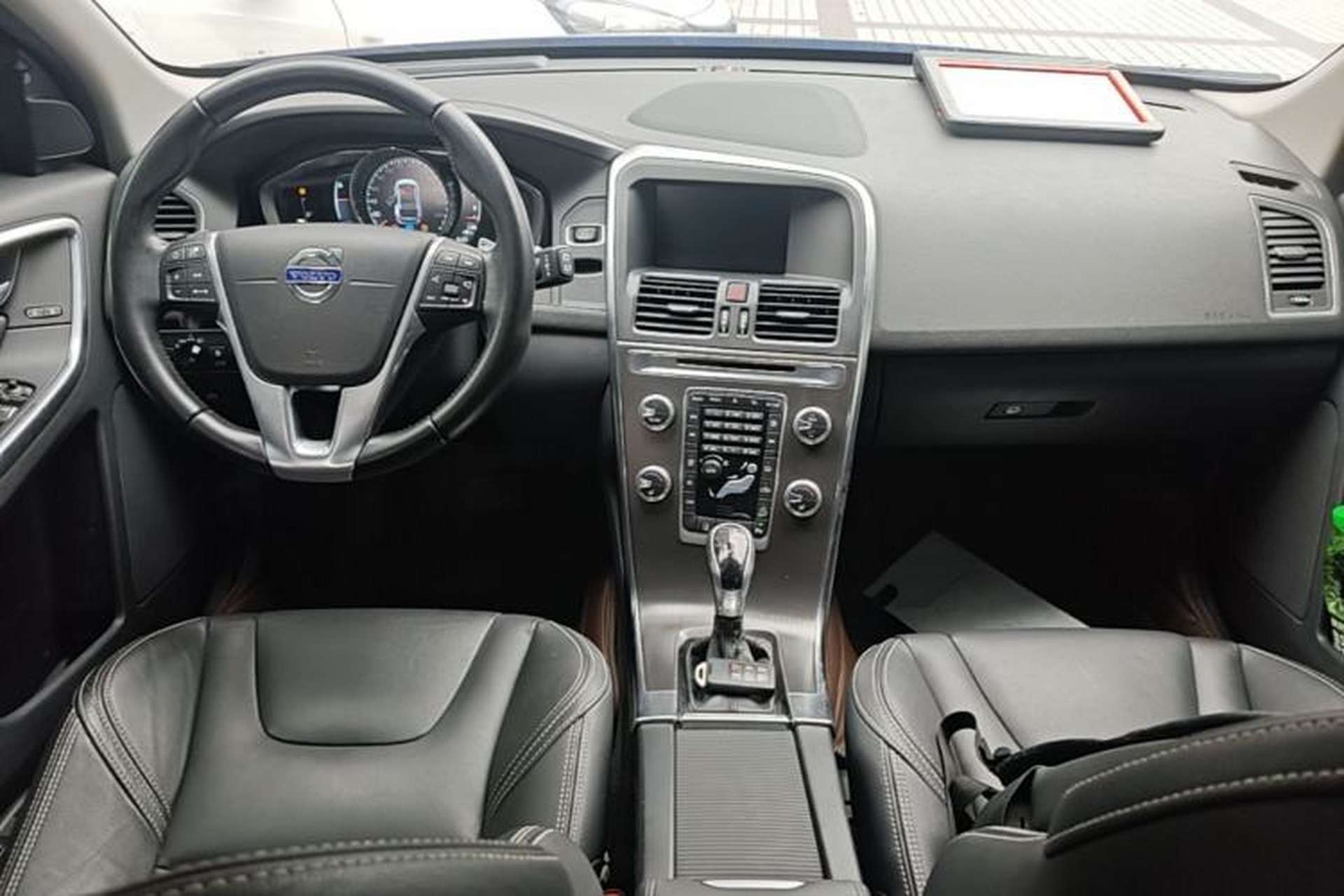 Used Volvo XC60 2015 T5 AWD Smart Drive Edition Center Console