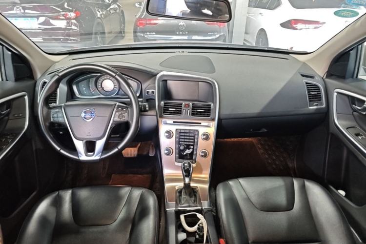 Used Volvo XC60 2015 T5 Smart Upgrade Model Center Console
