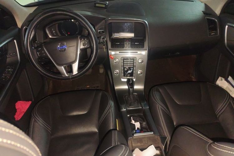 Used Volvo XC60 2015 T5 Smart Upgrade Model Center Console