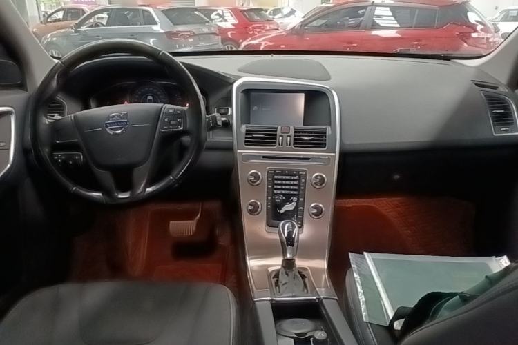 Used Volvo XC60 2015 T5 Smart Edition Center Console