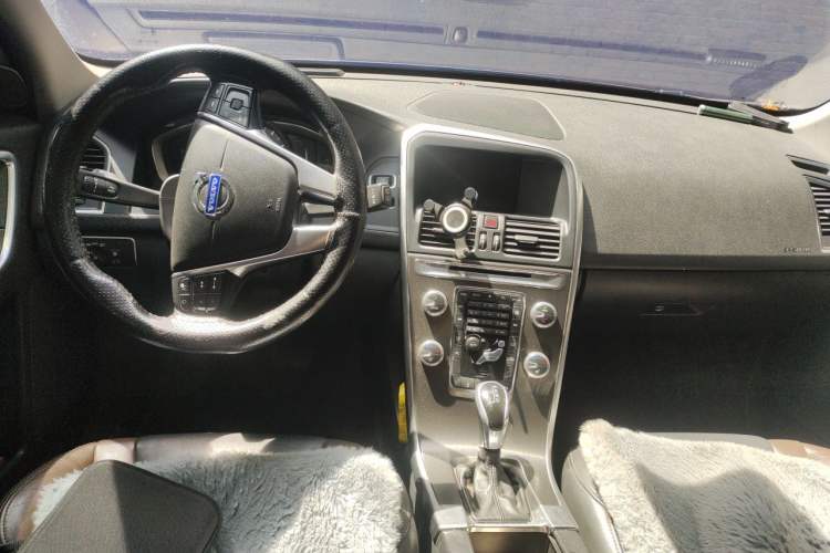Used Volvo XC60 2015 T5 AWD Zhiyuan Edition Center Console