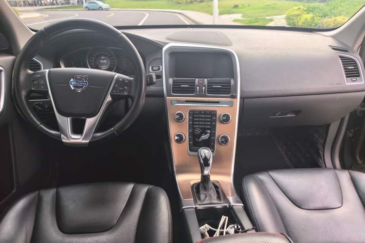 Used Volvo XC60 2015 T5 Smart Upgrade Model Center Console
