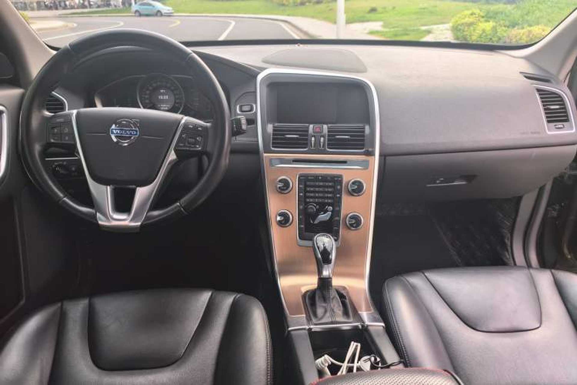 Used Volvo XC60 2015 T5 Smart Upgrade Model Center Console