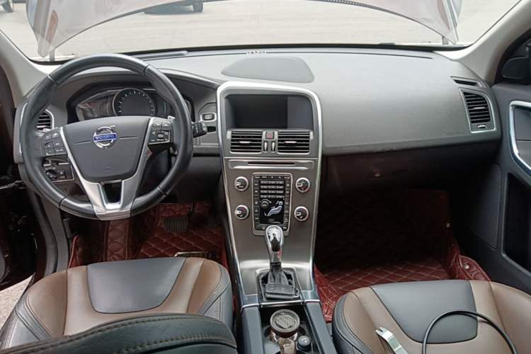 Used Volvo XC60 2015 T5 AWD Smart Drive Edition Center Console