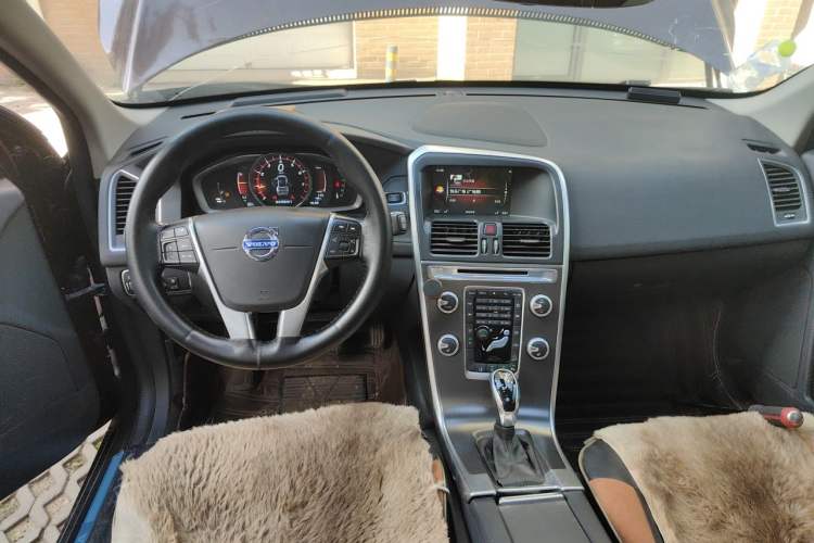 Used Volvo XC60 2015 T5 AWD Zhiyuan Edition Center Console