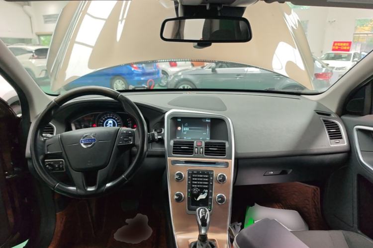 Used Volvo XC60 2015 T5 Smart Edition Center Console