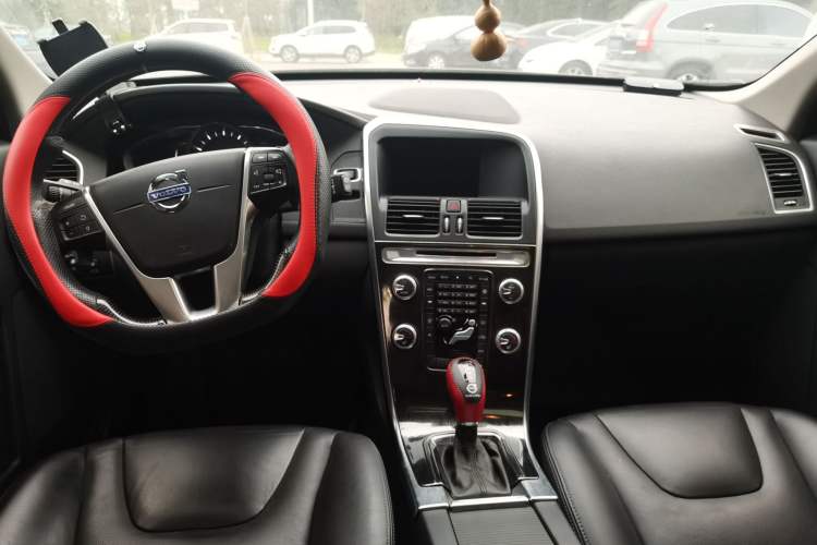 Used Volvo XC60 2015 T5 Smart Upgrade Model Center Console