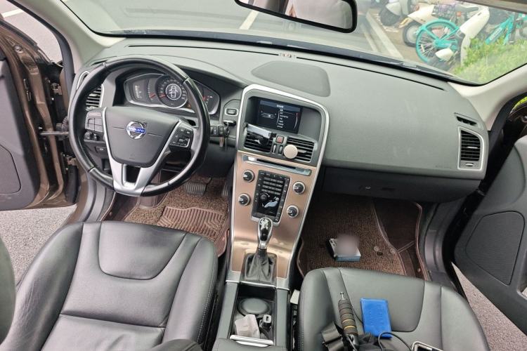 Used Volvo XC60 2015 T5 Smart Upgrade Model Center Console