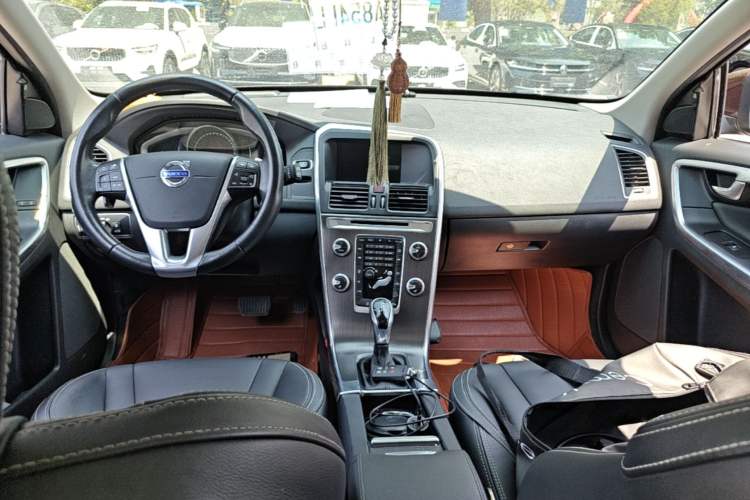 Used Volvo XC60 2015 T5 AWD Smart Drive Edition Center Console