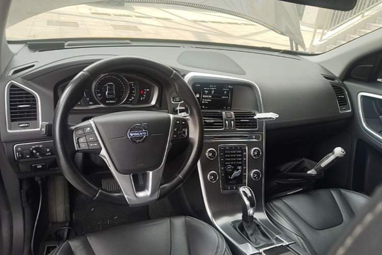 Used Volvo XC60 2015 T5 AWD Zhiyuan Edition Center Console