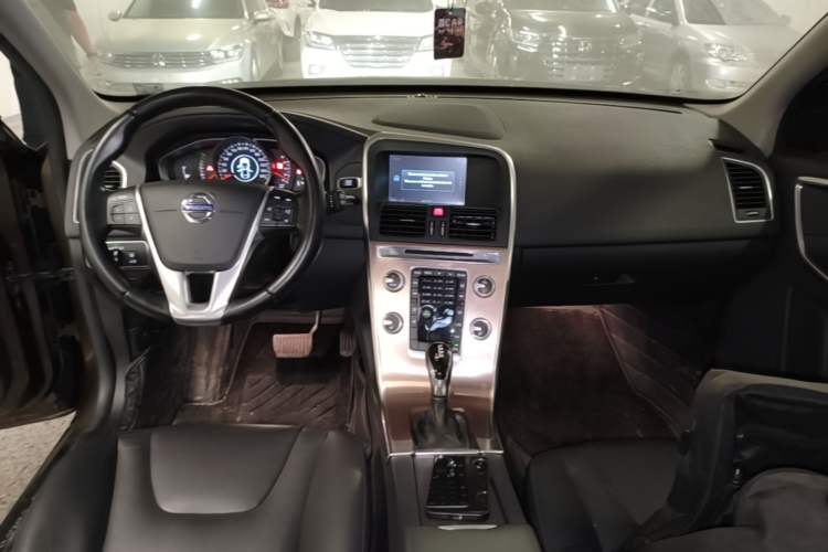 Used Volvo XC60 2015 T5 Smart Upgrade Model Center Console