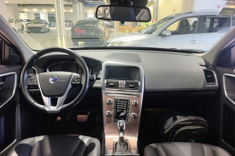 Used Volvo XC60 2015 T5 Smart Upgrade Model Center Console