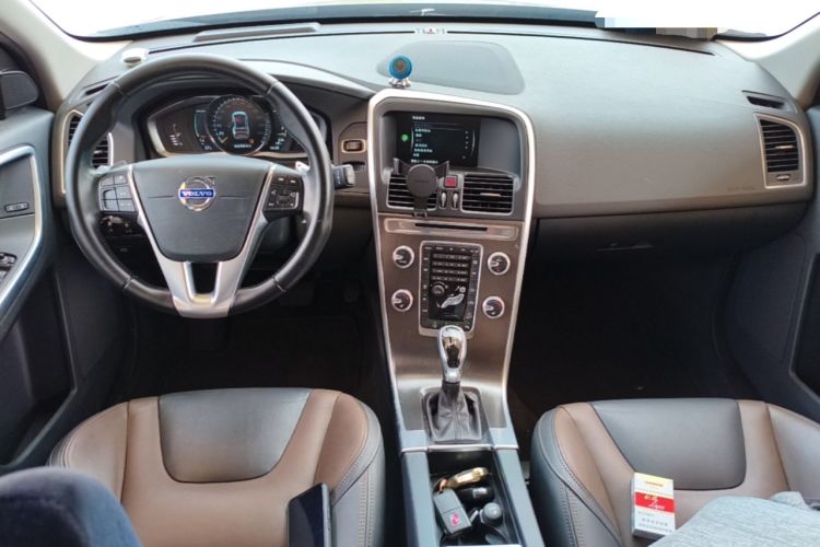 Used Volvo XC60 2015 T5 AWD Smart Drive Edition Center Console