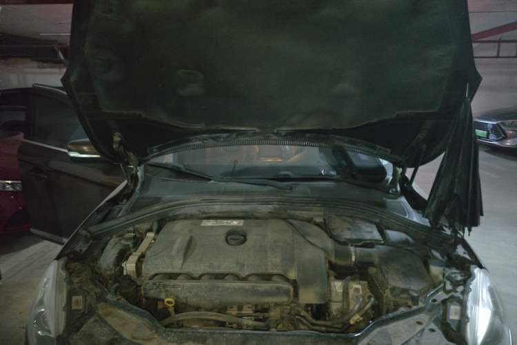 Used Volvo XC60 2015 T6 Zhiyi Edition Engine Bay