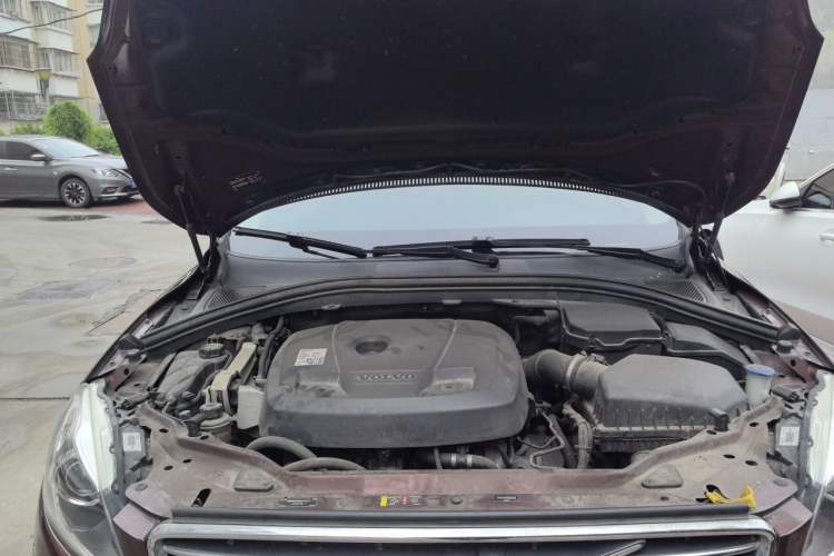 Used Volvo XC60 2015 T5 Smart Upgrade Model Engine Bay