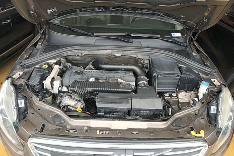 Used Volvo XC60 2015 T5 AWD Zhiyuan Edition Engine Bay