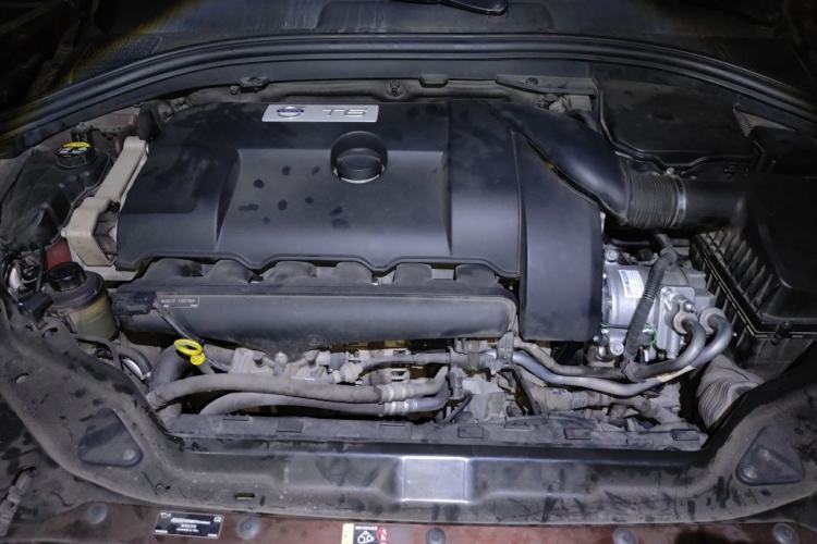 Used Volvo XC60 2015 T6 Zhiyi Edition Engine Bay