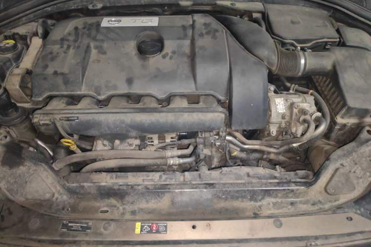 Used Volvo XC60 2015 T6 Zhiyi Edition Engine Bay