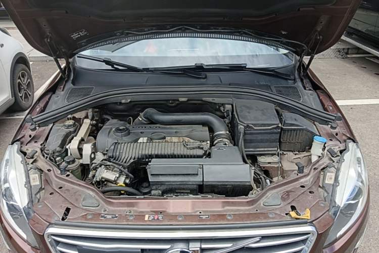 Used Volvo XC60 2015 T5 AWD Smart Drive Edition Engine Bay