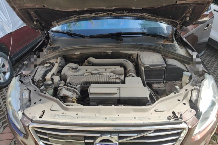 Used Volvo XC60 2015 T5 AWD Zhiyuan Edition Engine Bay