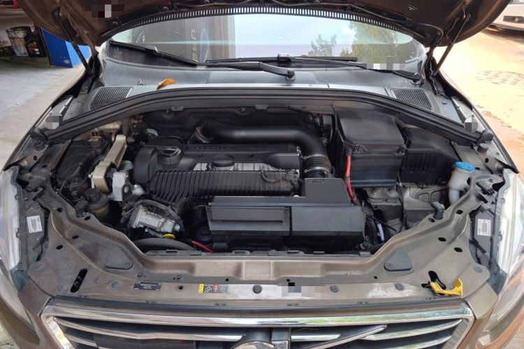 Used Volvo XC60 2015 T5 AWD Zhiyuan Edition Engine Bay